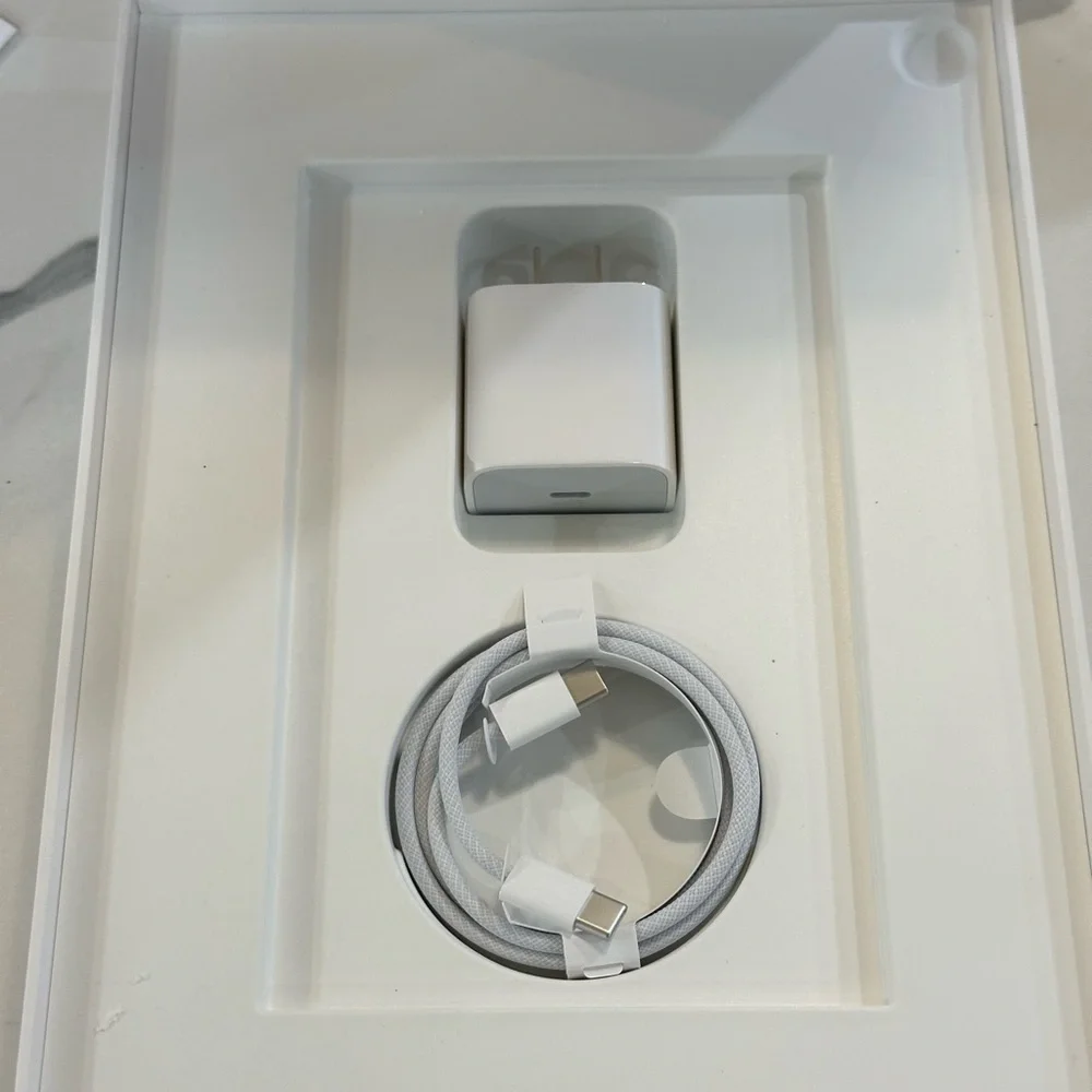 Apple iPad 20W USB-C Power Adapter